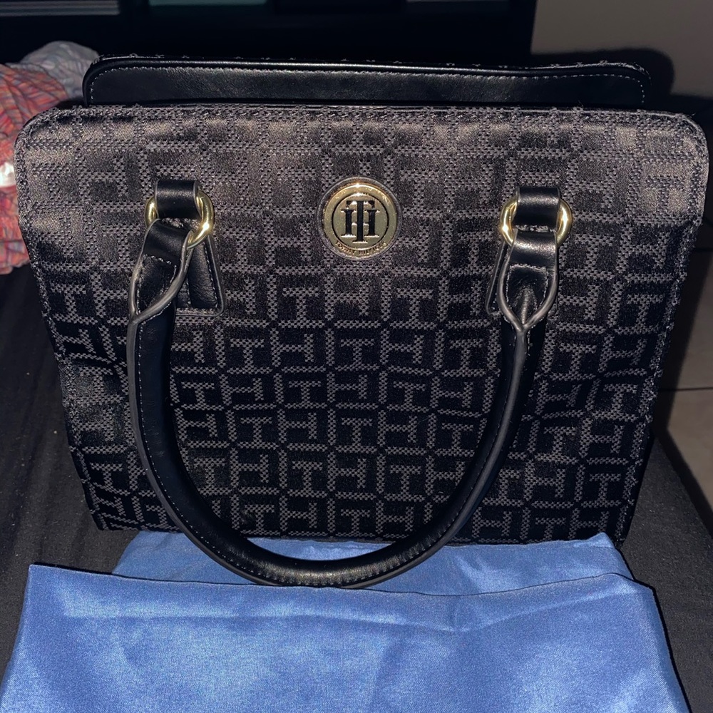 ❌❌SOLD❌❌Tommy Hilfiger Purse